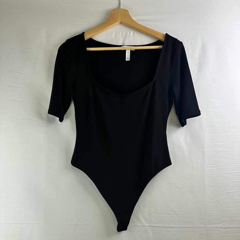 🖤 Elegant Black Bodysuit with Sweetheart Neckline & Thong Back 🖤